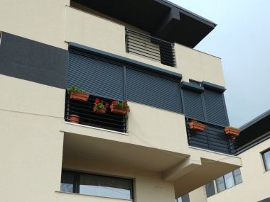 Rulouri exterioare blocuri de apartamente rezidențiale